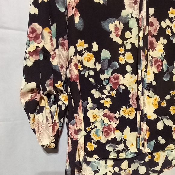 B Collection by Bobeau EUC Blouse Black w/ Tan, Rose Peach Floral, Medium - Picture 3 of 9